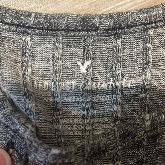 American Eagle Cropped Top Tank Top Laced V Neck Heather Gray Size Medium - Picture 2 of 2